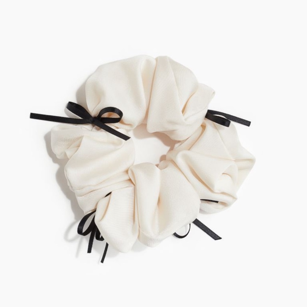 NWT H&M Cream Bow Decorated Scrunchie